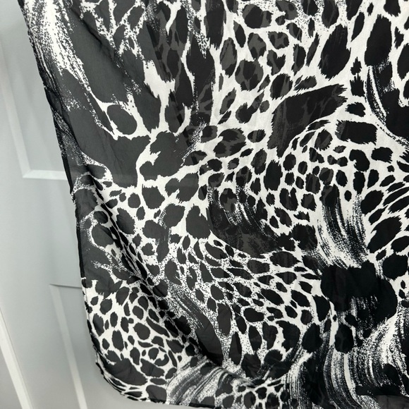 Arna York Collection Bella Overlay Top Black Animal Print Size 18 20 - Picture 4 of 7